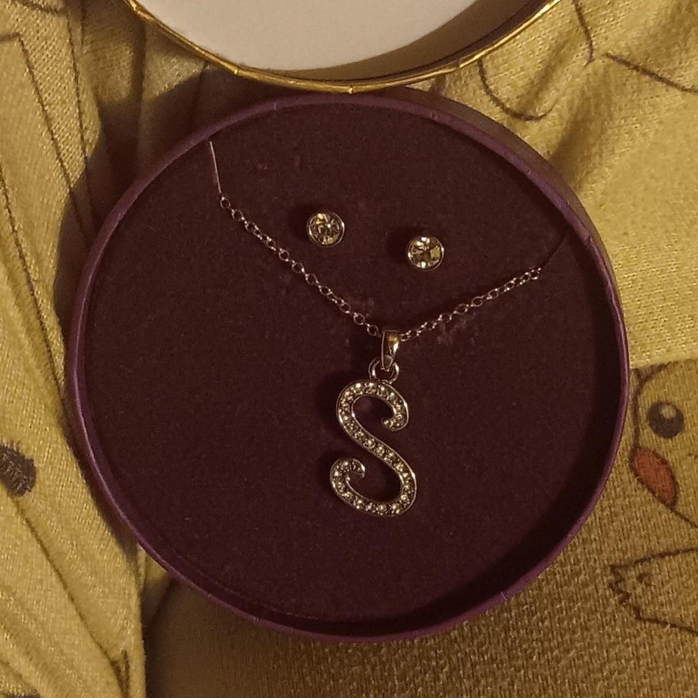 Khols S initial necklace with stud earrings set